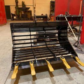 Fotka k inzerátu Lžíce prolamovaný 100cm 3,6- 5,5t / 17620728