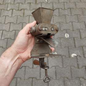 Foto inzerátu Velmi starý málo běžný mlýnek - do sbírky