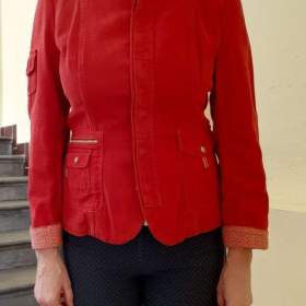 Foto inzerátu Dámské červené sako zn. OILILY - vel. 38/40 
