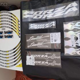 Foto inzerátu PRODÁM LEPKY NA SKÚTR HONDA FORZA 125,350!!!!!!