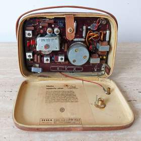 Foto inzerátu První československé tranzistorové rádio T58/T2800 z roku 1958, funkční