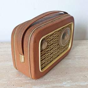 Foto inzerátu První československé tranzistorové rádio T58/T2800 z roku 1958, funkční
