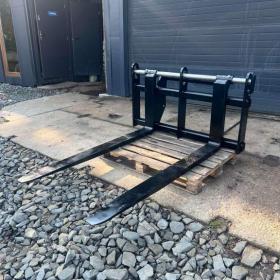 Foto inzerátu Vidlice pro Manitou 3,5t 140cm plovoucí