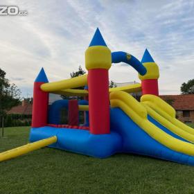 Foto inzerátu Skákací hrad skluzavka Velikost 11,5m2 - pronájem