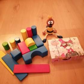 Fotka k inzerátu Dřevěné kostky a dřevěná figurka / 19607437