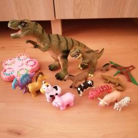 Fotka k inzerátu Plastové zvířátka 14 ks a kuličkový hlavolam / 18385306