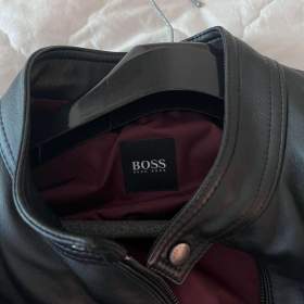 Foto inzerátu Kožená bunda Hugo Boss.