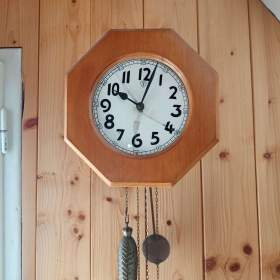 Fotka k inzerátu Nástěnné starší hodiny / 17540790