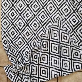 Foto inzerátu 4 napínací prostěradla, český výrobce Veba. Peřina s husím peřím.  Povlak na deku.