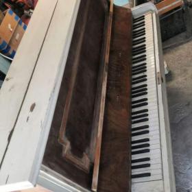 Fotka k inzerátu Prodám historické piano -  klavír Petrof (r. 1897) / 14599448