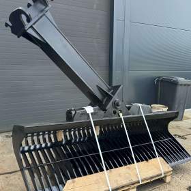 Foto inzerátu Hydraulická prolamovaná srovnávací lopata, hrábě 220 cm s prodloužením ramene 9-12t
