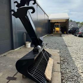 Foto inzerátu Hydraulická prolamovaná srovnávací lopata, hrábě 220 cm s prodloužením ramene 9-12t