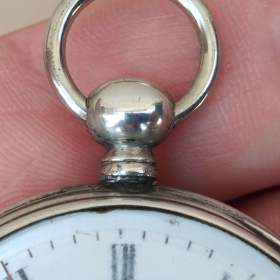 Foto inzerátu Stříbrné pánské gravírované kapesni hodinky - kličovky - funkční