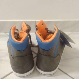 Foto inzerátu Nová kotníková obuv Lotto.