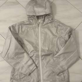 Fotka k inzerátu Dívčí stříbrná bunda Here& amp; There. / 13947948