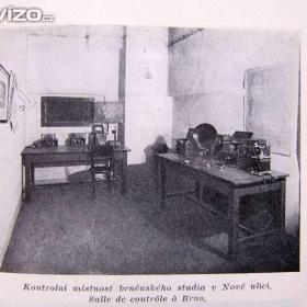 Foto inzerátu Starožitná kniha z roku 1935 o začátcích rozhlasu, historie rozhlasu v Československu