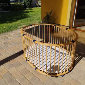 Foto inzerátu dětská oválna ohrádka s kolečky