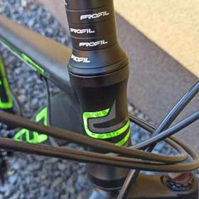 Foto inzerátu SCUD UMBRA 27,5 horské kolo 3x8 rám 17 černá -zelená