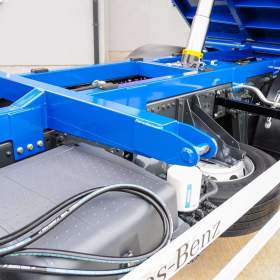 Foto inzerátu MERCEDES AXOR 1828 - TŘÍSTRANNÝ SKLÁPĚČ + HYDR. RUKA EURO4