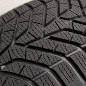 Fotka k inzerátu 225/65 R17 102H zimní Yokohama V905 / 19654377