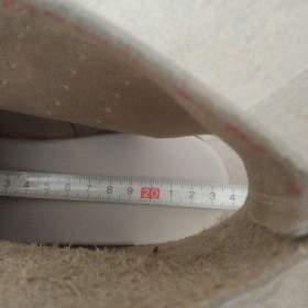 Foto inzerátu Nová dámská kožená obuv.