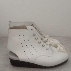 Foto inzerátu Nová dámská kožená obuv.