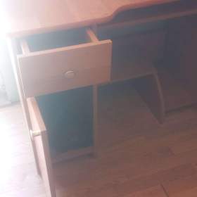 Fotka k inzerátu Prodám psací (počítačový) stůl.  / 19412562