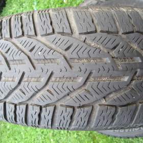 Foto inzerátu PRODÁM ZIMNÍ PNEU 195/60 R15 KORMORAN SNOW 88T 2x