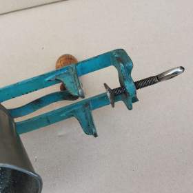 Foto inzerátu Starý ale zachovalý mlýnek na strouhanku zn. KOSMOS