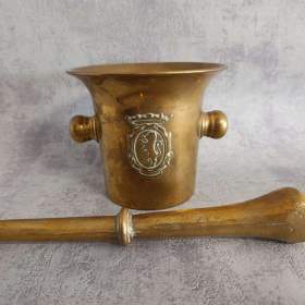 Fotka k inzerátu Starý mosazný hmoždíř s tloukem, zachovalý. / 17906451