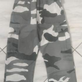 Foto inzerátu Dětské maskáčové kalhoty.