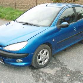 Foto inzerátu PEUGEOT 206 HATCHBACK 1.4i 55kW 2004 Facelift a 1.1i 44kW 2002 model I 