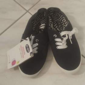 Fotka k inzerátu Nové dětské tenisky. / 18046369