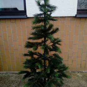 Foto inzerátu Prodám levně umělý stromek borovice, výška 160 cm