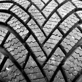 Foto inzerátu Po 1ks zánovní zimní pneu 205/55 R16: