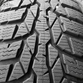 Foto inzerátu Po 1ks zánovní zimní pneu 205/55 R16: