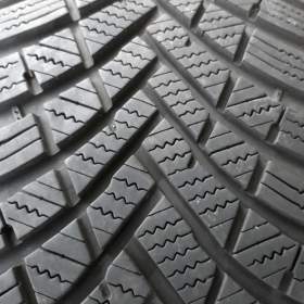 Foto inzerátu Po 1ks zánovní zimní pneu 205/55 R16: