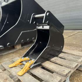 Foto inzerátu Lžíce pro minibagr 25cm 1,2t-2,5t