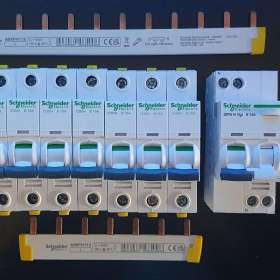 Fotka k inzerátu Jističe Schneider / 19627582