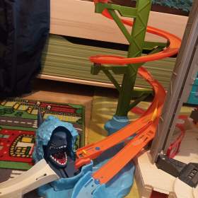 Fotka k inzerátu Prodám garáž hot wheels  / 19349267