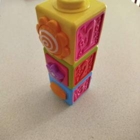 Fotka k inzerátu hračka pro malé dítě -  skládací kostky a šroub / 19274130