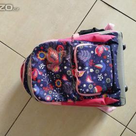 Foto inzerátu školní aktovka pro holky s motivy kytiček