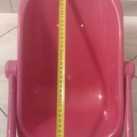 Foto inzerátu Krmící židlička a autosedačka pro panenky.