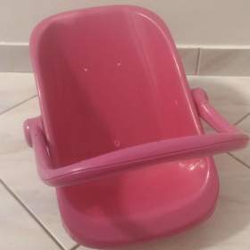 Foto inzerátu Krmící židlička a autosedačka pro panenky.