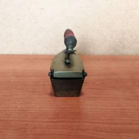 Foto inzerátu PRODÁM MALOU DEKORATIVNÍ BRONZOVOU ŽEHLIČKU NA DŘEVĚNÉ UHLÍ 