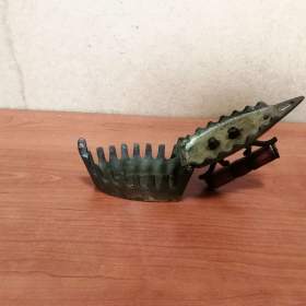 Foto inzerátu PRODÁM MALOU DEKORATIVNÍ BRONZOVOU ŽEHLIČKU NA DŘEVĚNÉ UHLÍ 