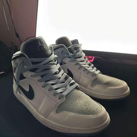 Jordan 1 mid SE ice blue (vel. 45) / 19278775
