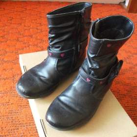 Fotka k inzerátu Dívčí kozačky vel. 30 + bačkůrky vel.28 -  30 / 18137583