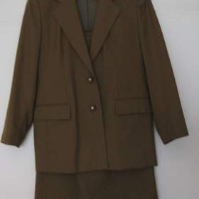 Foto inzerátu Dámský kostým