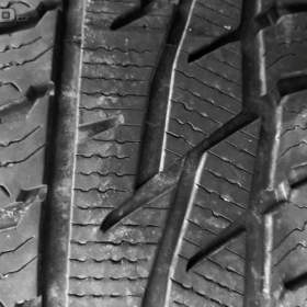 Sada nebo 2ks zimních pneu 215/70 R16:  / 19285230